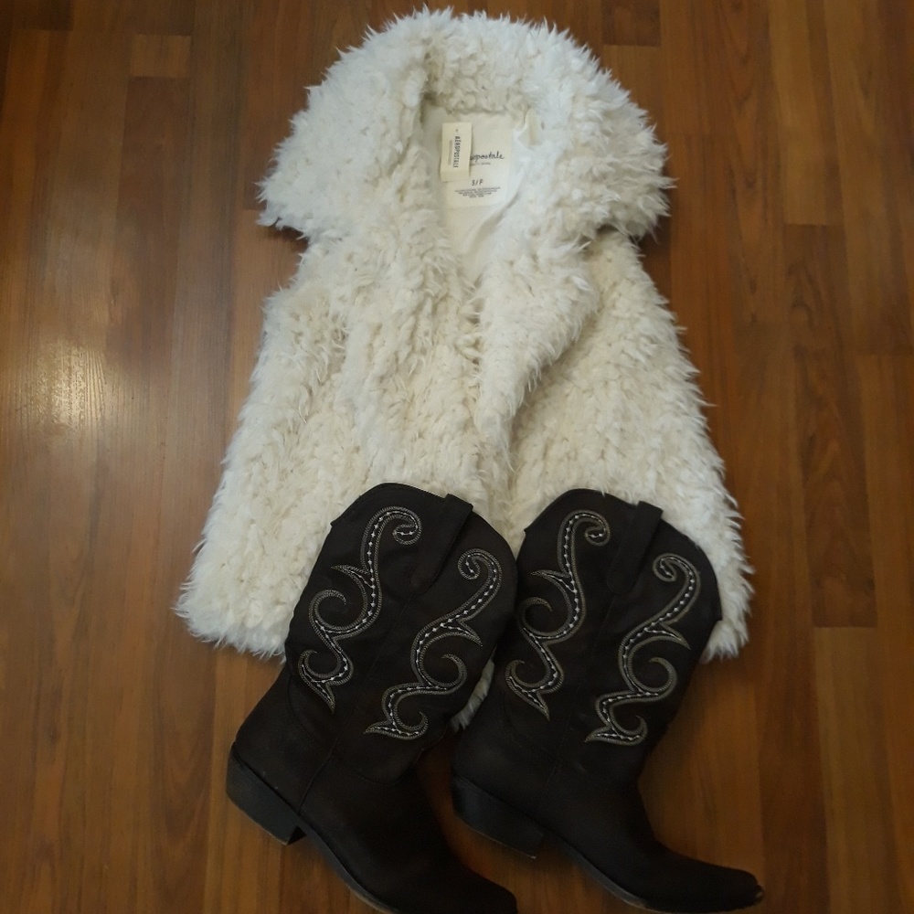 **FINAL**NEW - Aeropostale faux fur vest